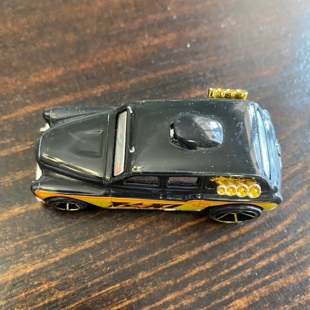 Hot Wheels Cockney Cab II Black Yellow‎ Taxi Flame Graphics B45 Diecast Car 1:64
